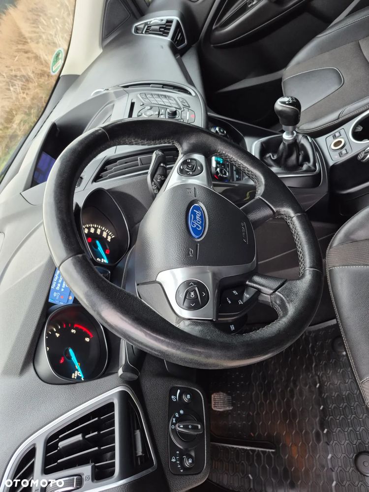 Ford Kuga 2.0 TDCi 2x4 Titanium - 10