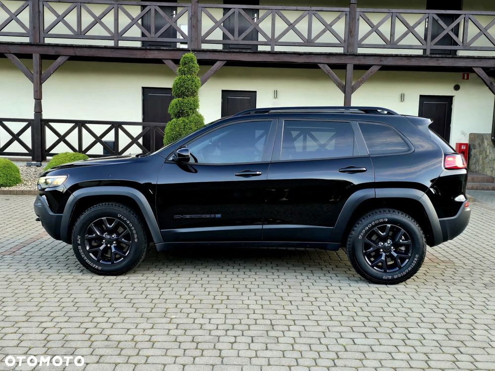 Jeep Cherokee - 1