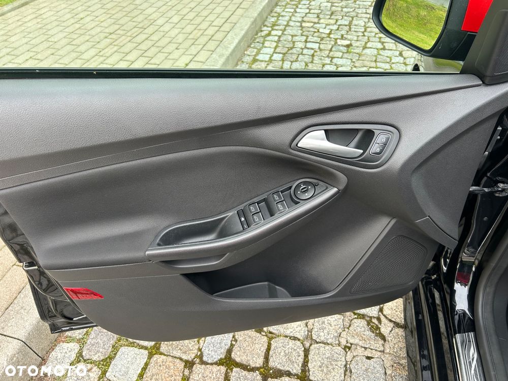 Ford Focus Turnier 1.5 EcoBoost Start-Stopp-System ST-Line - 31