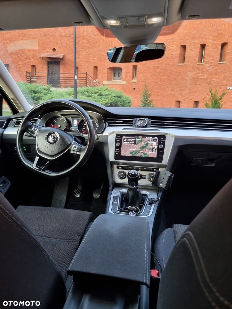 Volkswagen Passat 2.0 TDI SCR Comfortline - 9