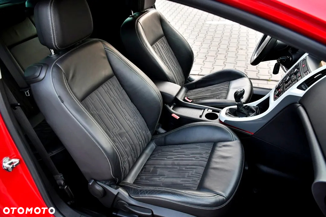 Opel Astra III GTC 1.6 T Cosmo - 28