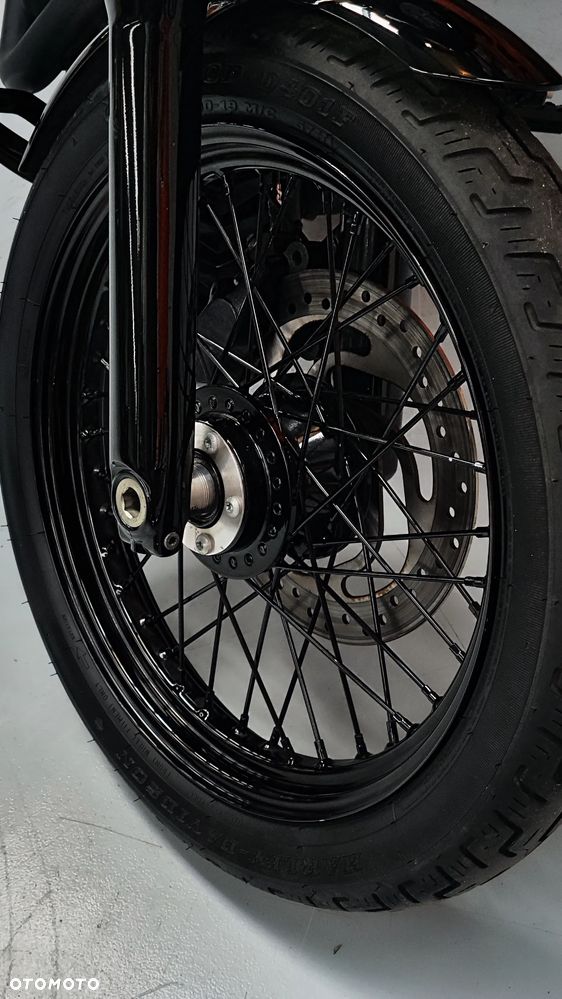 Harley-Davidson Softail Street Bob - 22