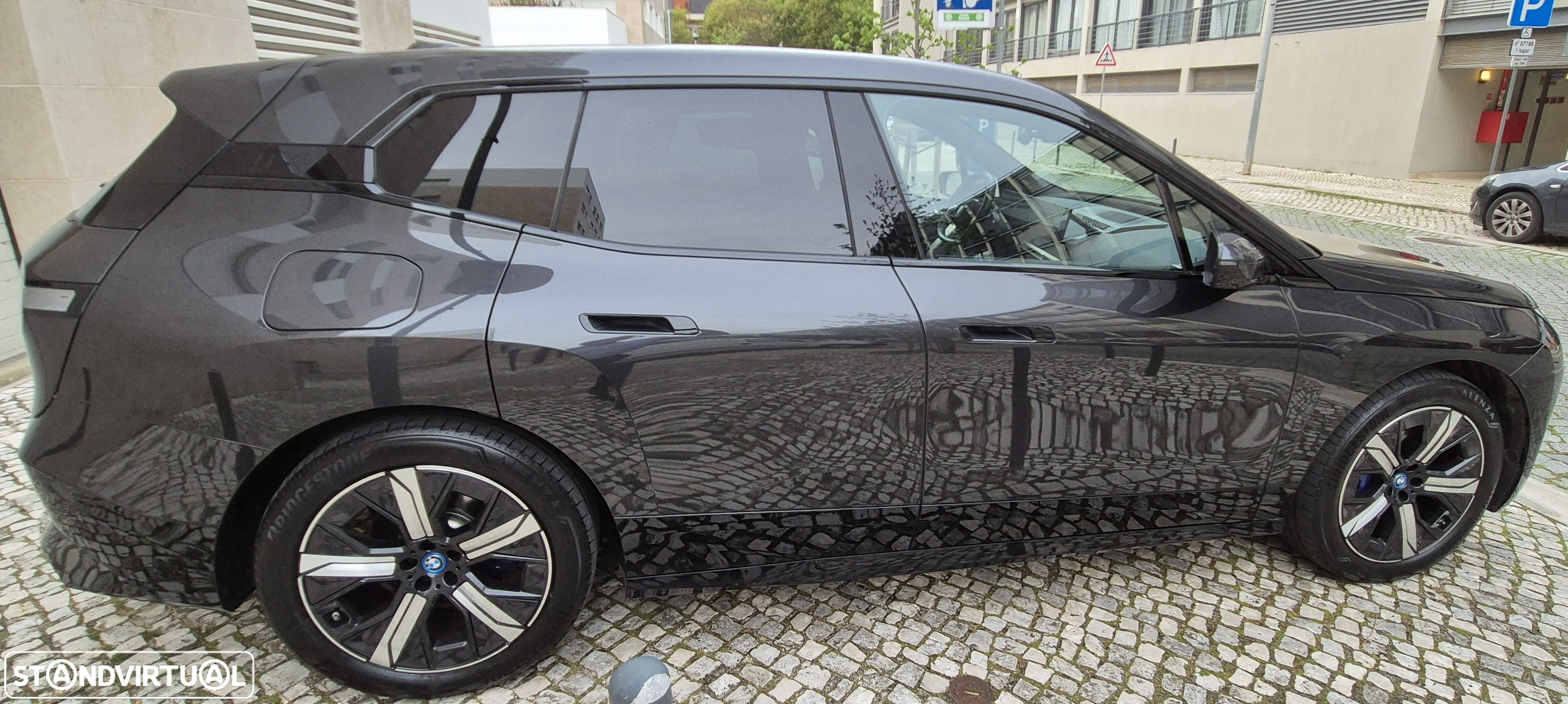 BMW iX xDrive 40 Pack Desportivo - 17