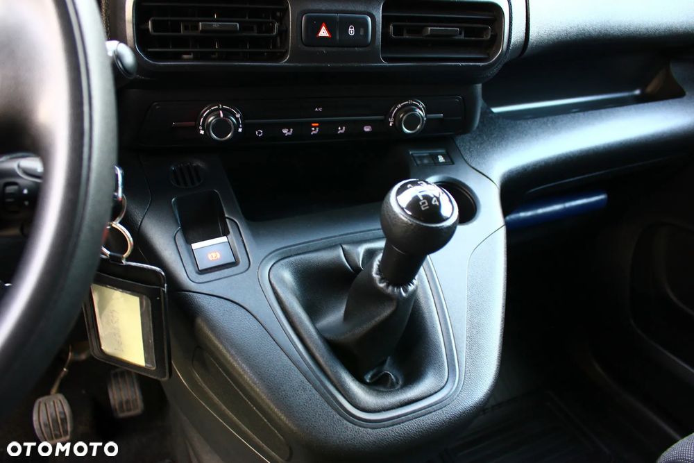 Toyota Proace City CHŁODNIA 1.5D-4D 102KM LONG L2 3 Osobowy - 25