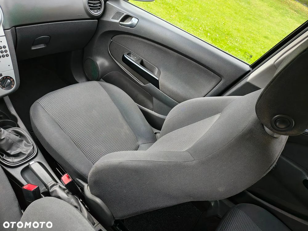 Opel Corsa 1.2 16V Cosmo - 32