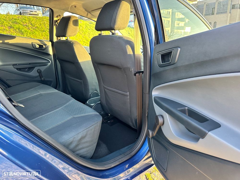 Ford Fiesta - 25