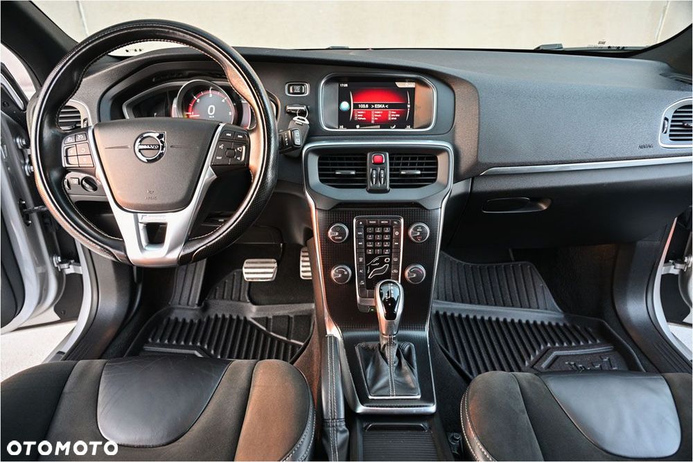 Volvo V40 D3 Geartronic RDesign - 19