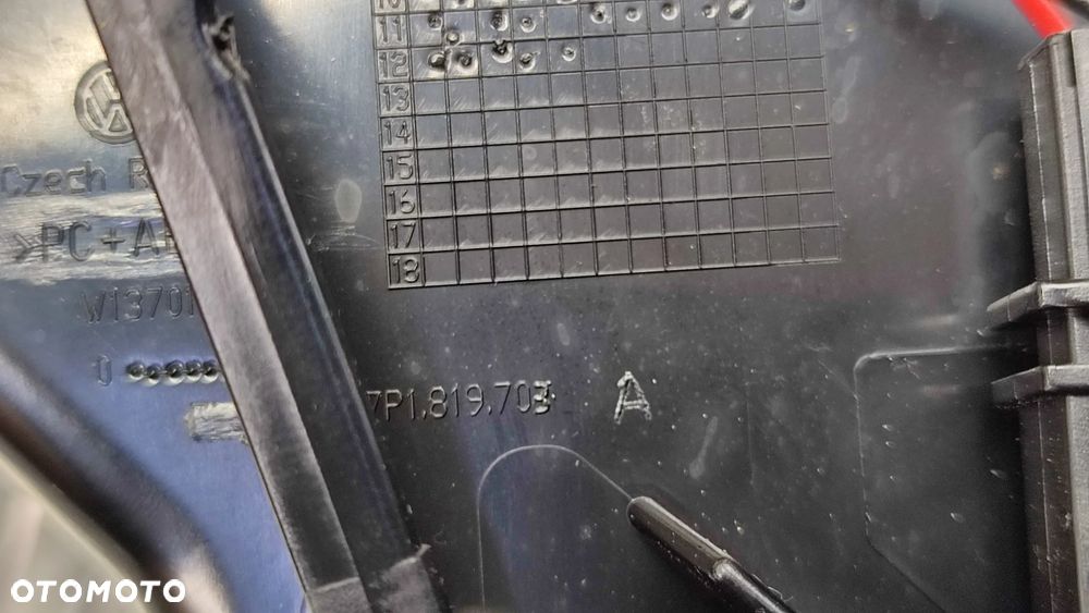 VW TOUAREG 7P 10-18R KRATKA NAWIEWU DESKI KONSOLI LEWA 7P1819703A 7P1819703 A - 5