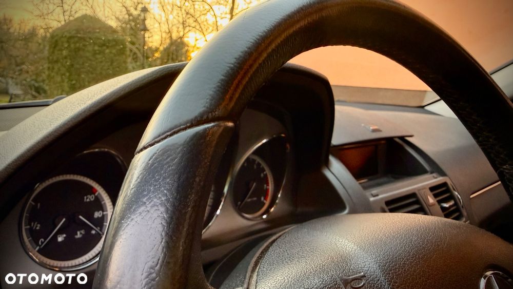 Mercedes-Benz Klasa C 200 T CGI BlueEFFICIENCY Avantgarde - 8