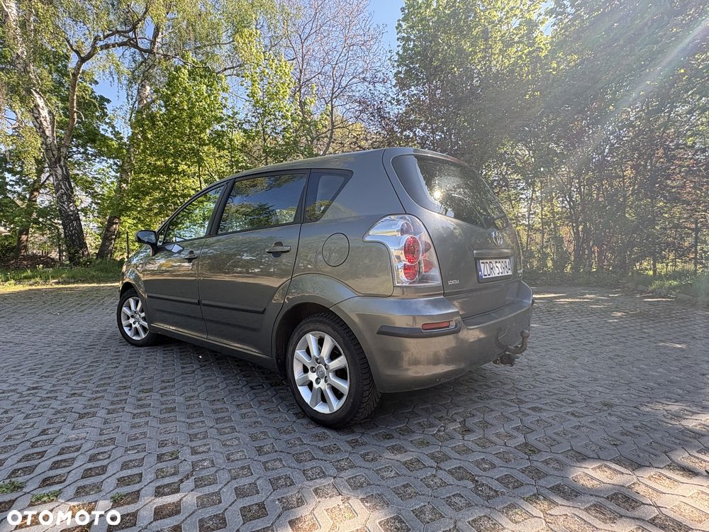 Toyota Corolla Verso - 3