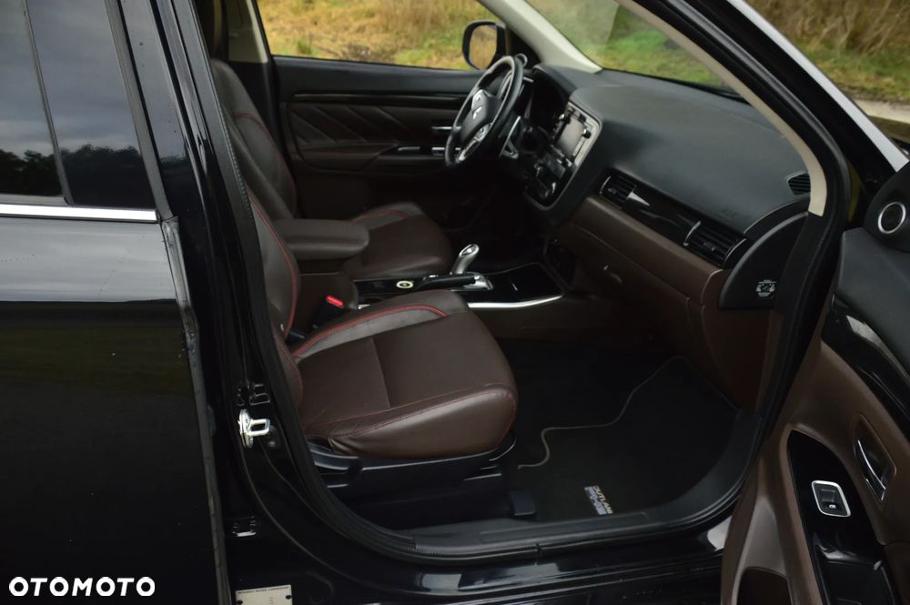 Mitsubishi Outlander 2.0 4WD Top - 32