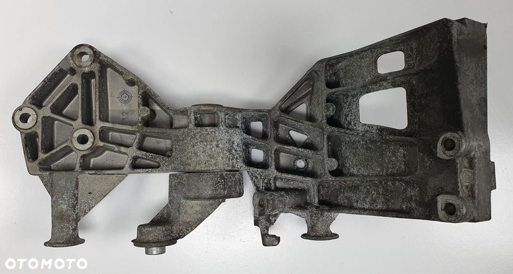 ŁAPA PODSTAWA ALTERNATORA MERCEDES W169 1.5 B A2662000670 - 1