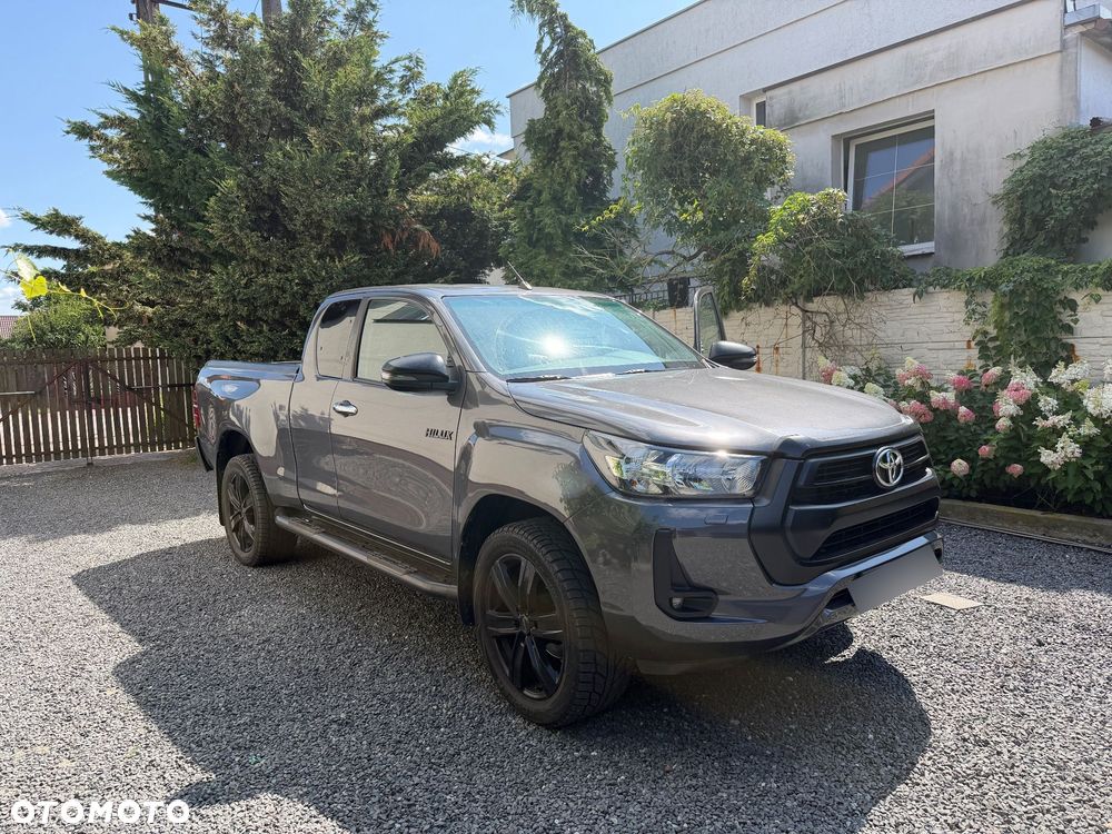 Toyota Hilux - 1