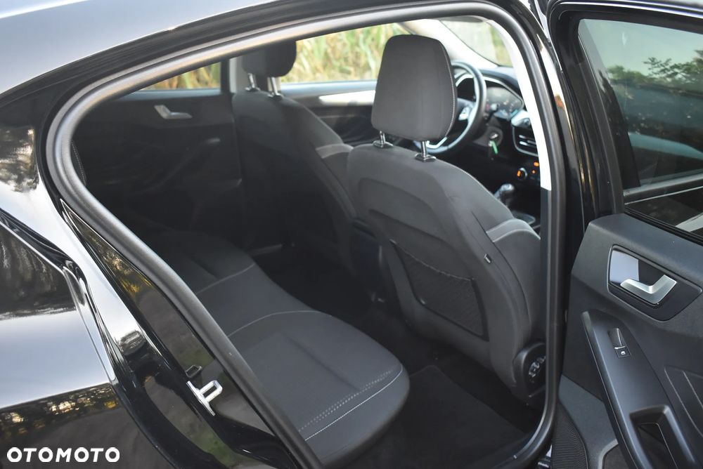Ford Focus 1.0 EcoBoost Titanium X - 29