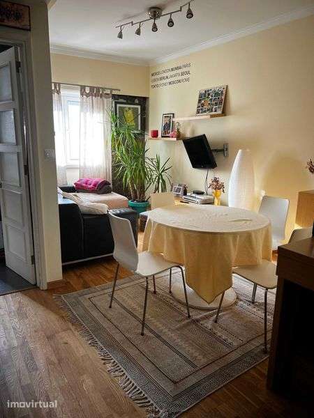 Apartamento T2 Praça Campo Pequeno c/Elevador Mobilado e Equipado. - Grande imagem: 2/12
