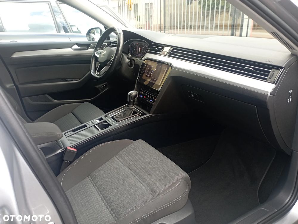 Volkswagen Passat Variant 2.0 TDI SCR Business Plus DSG - 9