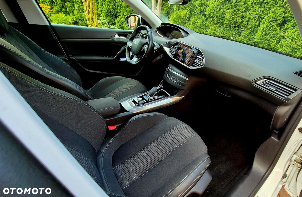 Peugeot 308 SW BlueHDi 130 EAT8 Allure - 17