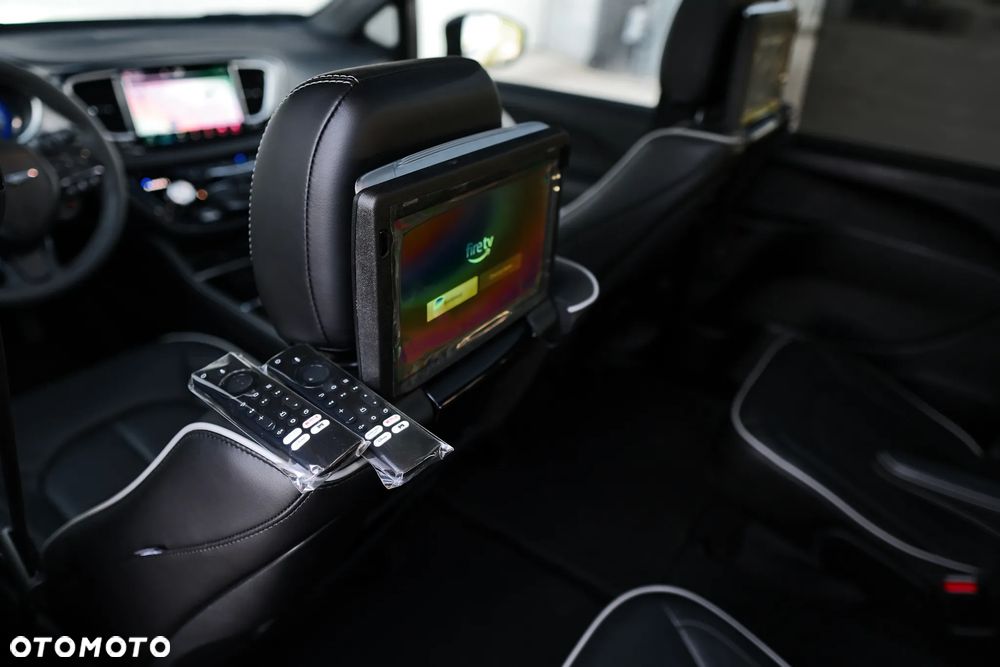 Chrysler Pacifica - 40