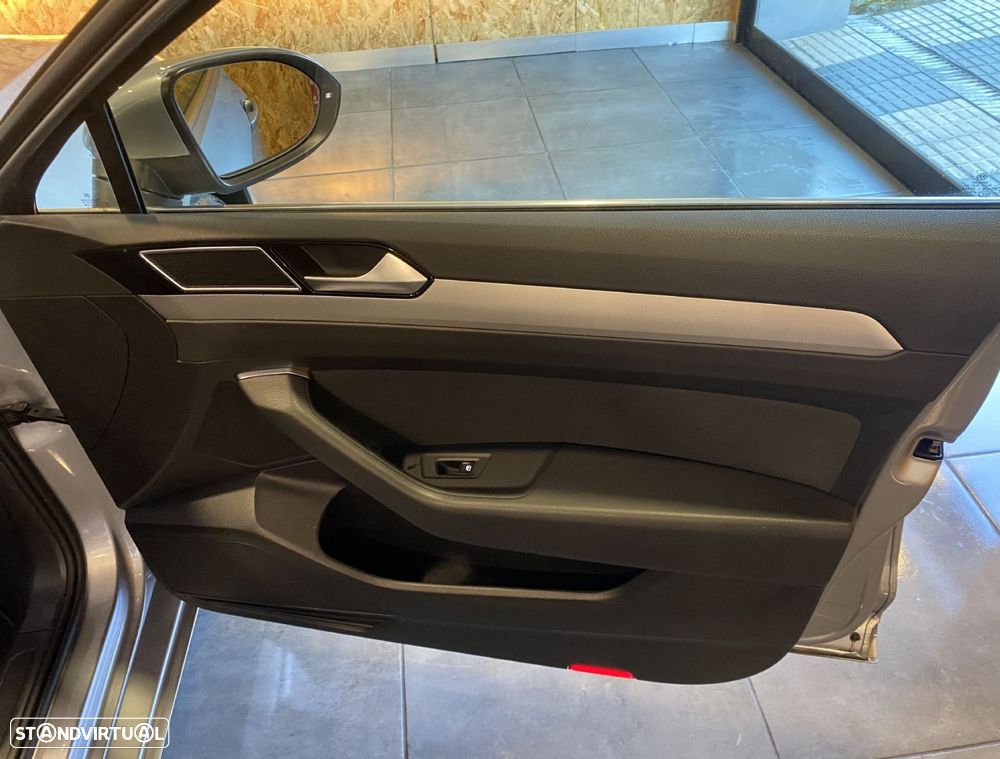 VW Passat Variant - 51