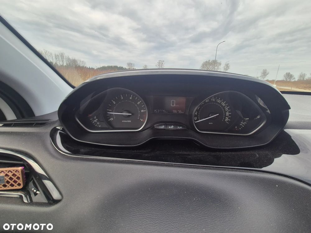 Peugeot 208 1.2 PureTech Active - 6