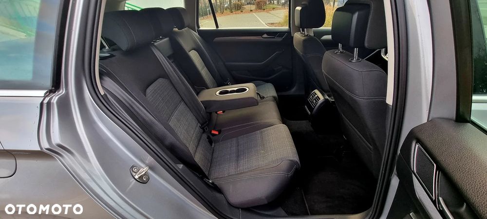 Volkswagen Passat Variant 2.0 TDI EVO Business - 16