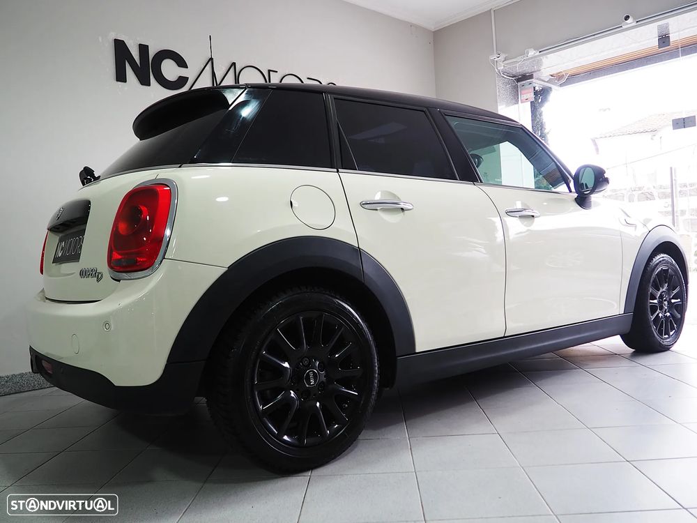 MINI 5 Portas Cooper D Aut. - 11
