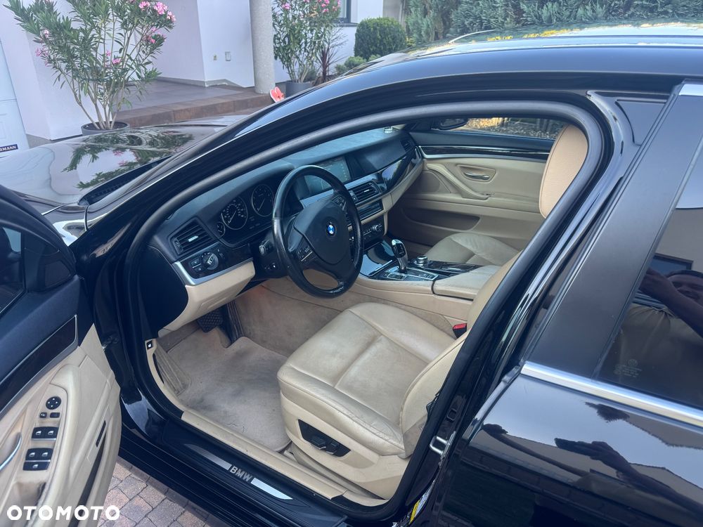 BMW Seria 5 528i xDrive - 26