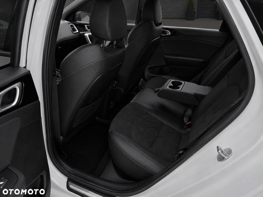 Kia ProCeed 1.5 T-GDI DCT7 OPF GT LINE - 22