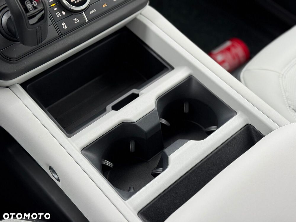 Land Rover Defender - 20