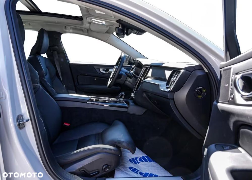 Volvo S60 T8 Recharge AWD Ultimate Dark - 3