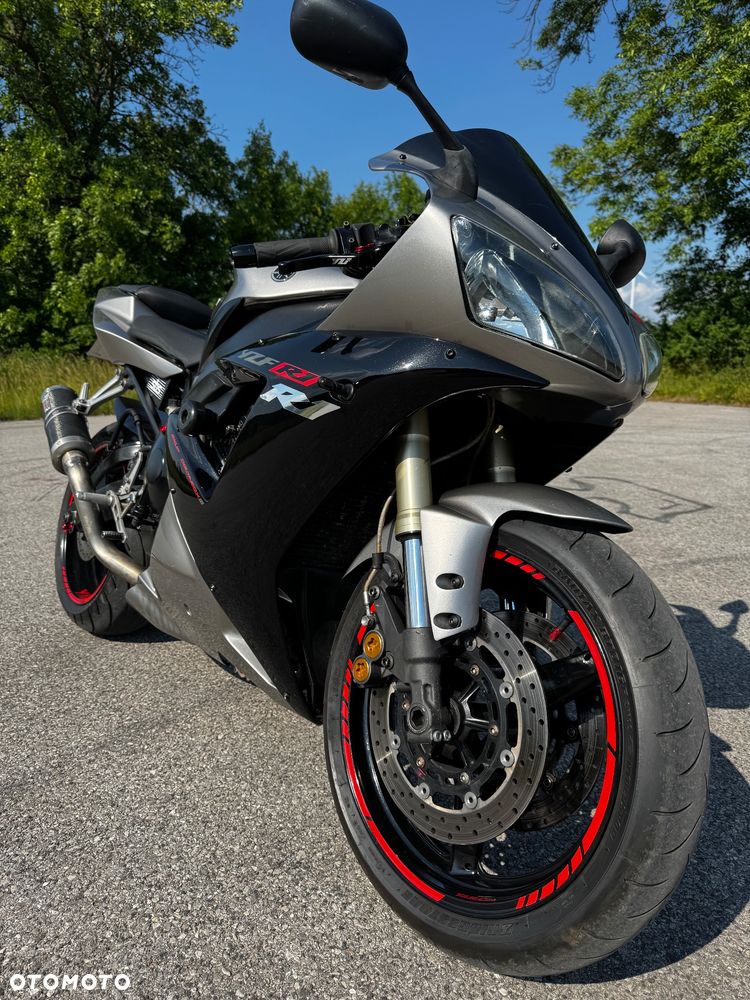 Yamaha R1 - 1