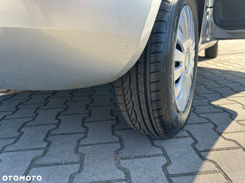 Skoda Fabia 1.2 HTP Classic - 27