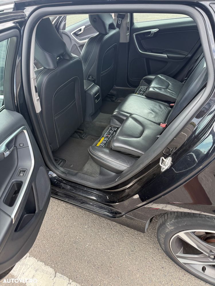 Volvo V60 D6 Plug-In-Hybrid AWD Geartronic Momentum - 11