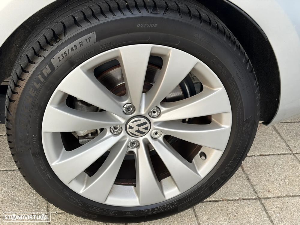 VW Passat CC 2.0 TDi BlueMotion - 24