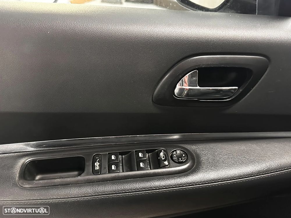 Peugeot 3008 2.0 HDi Hybrid4 J18 - 13