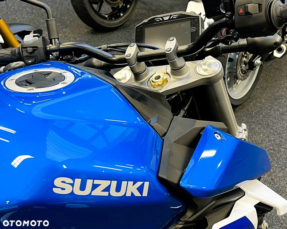 Suzuki GSX - 16