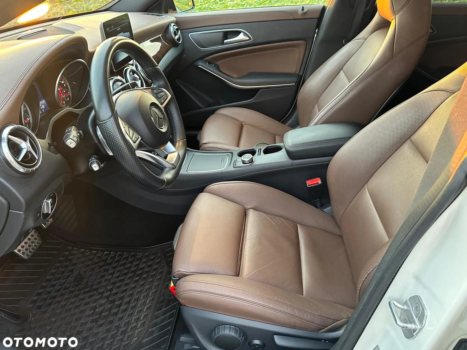 Mercedes-Benz CLA 220 4-Matic AMG Line - 23