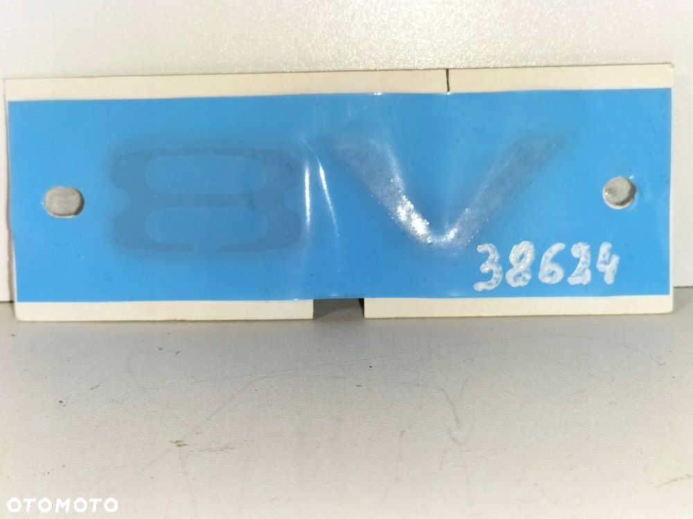 Znaczek emblemat logo napis V8 klapy tył LAND ROVER DEFENDER L663 19- - 3