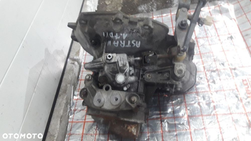 SKRZYNIA BIEGÓW OPEL ASTRA II 2 G ZAFIRA A 1.7 DTI 330700111 90400209 - 8