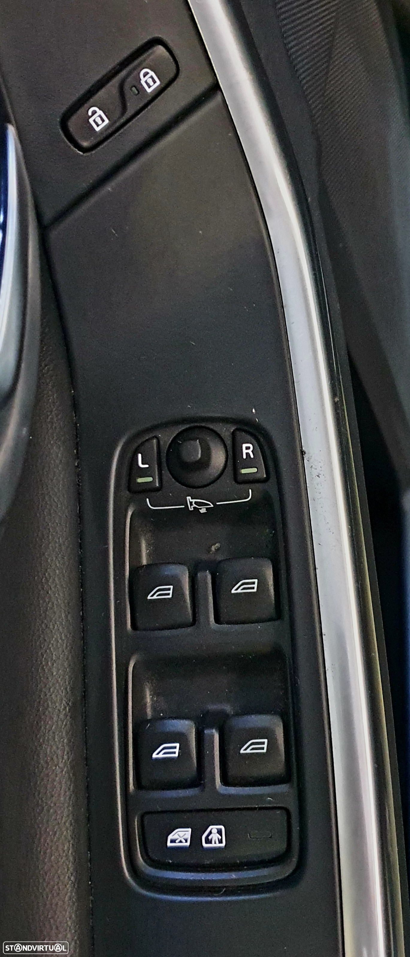 Volvo V60 2.0 D2 Momentum - 12