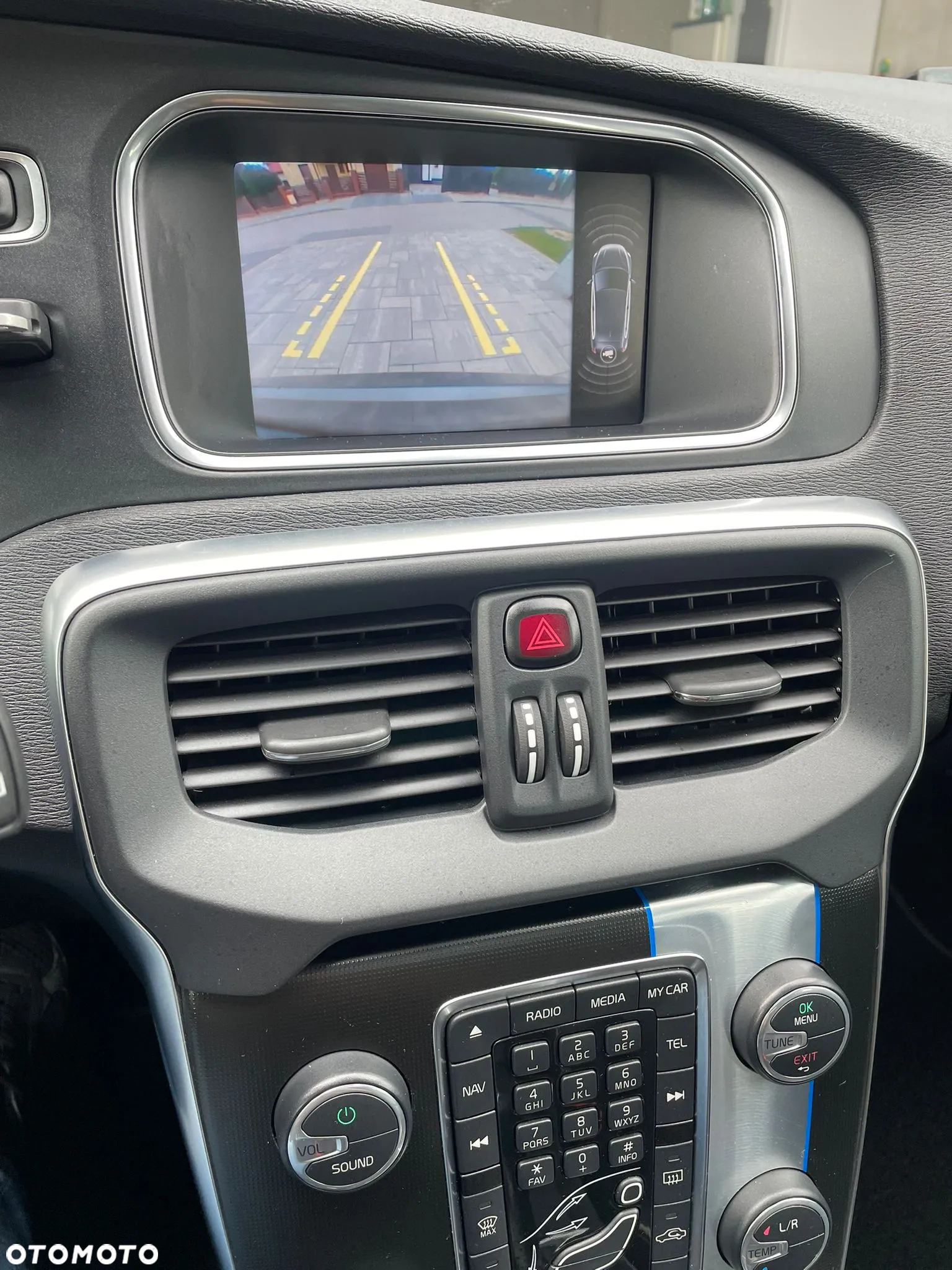 Volvo V40 D2 R-Design - 24