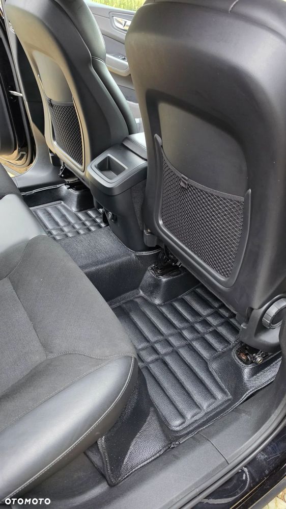 Volvo XC 60 B4 D AWD Momentum Pro - 21