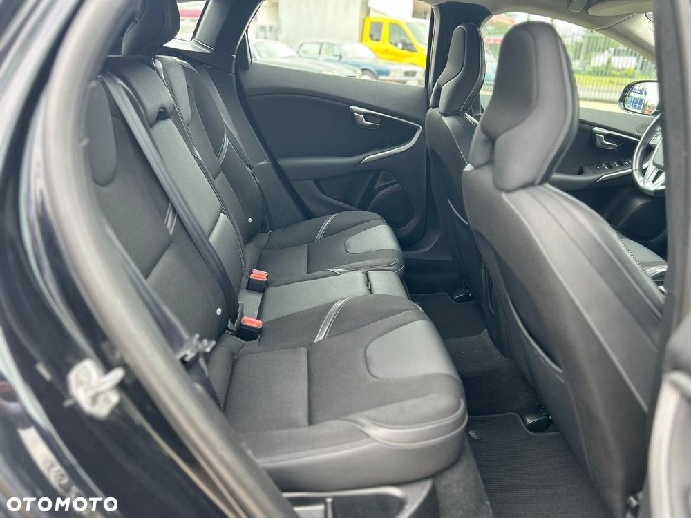 Volvo V40 D2 Momentum - 12