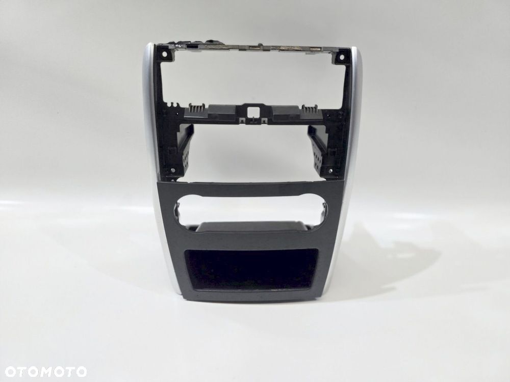 RAMKA RADIA KONSOLI ŚRODKOWEJ MERCEDES W245 07r - 1