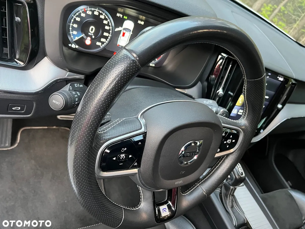 Volvo XC 60 D5 SCR AWD R-Design - 10