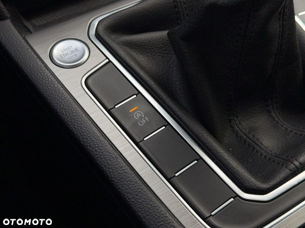 Volkswagen Passat - 32