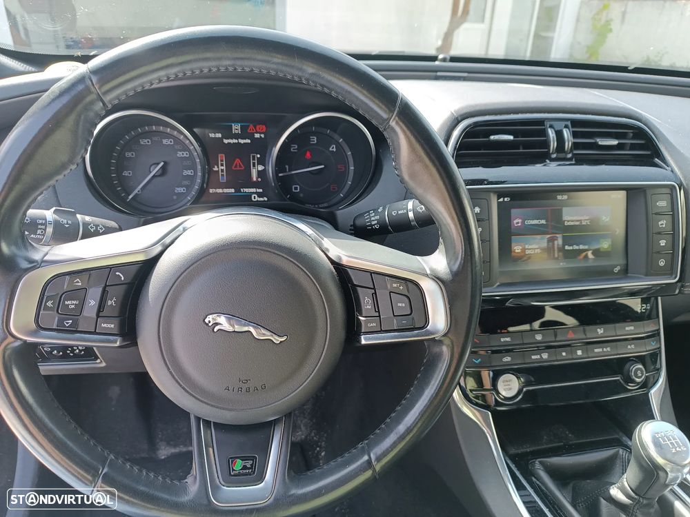 Jaguar XE 20d Prestige - 10