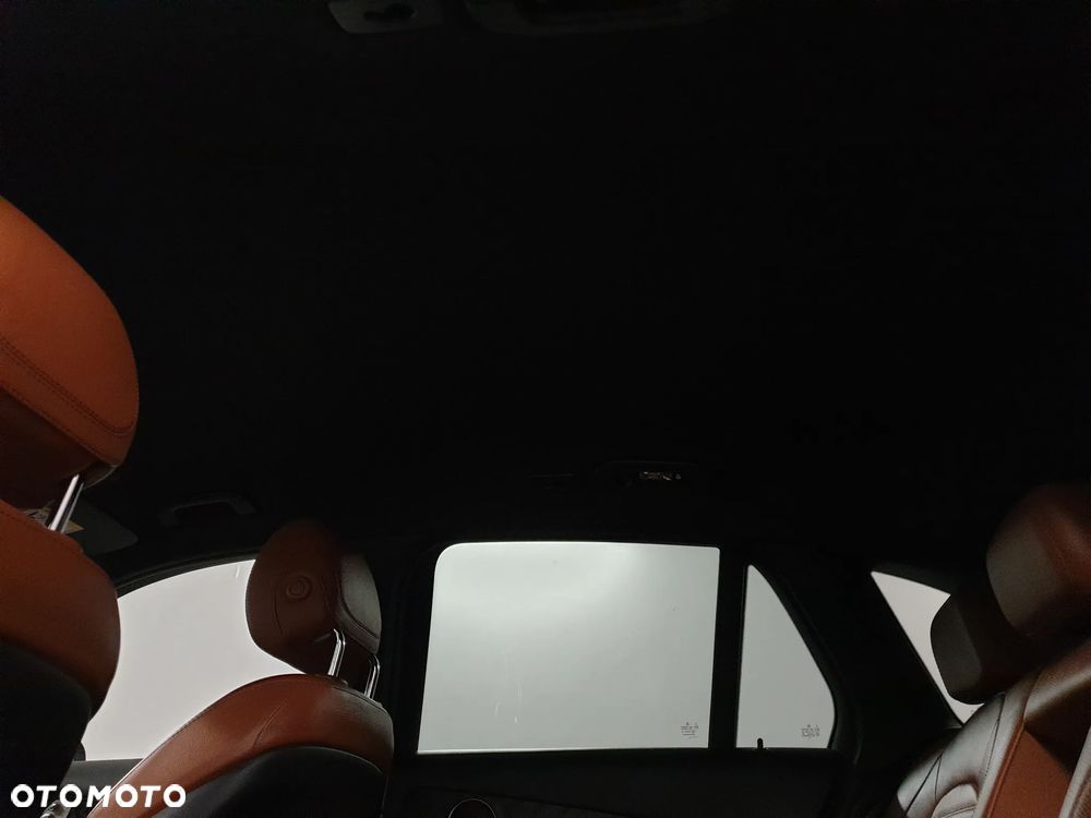Mercedes-Benz GLC 300 d 4Matic 9G-TRONIC AMG Line Plus - 31