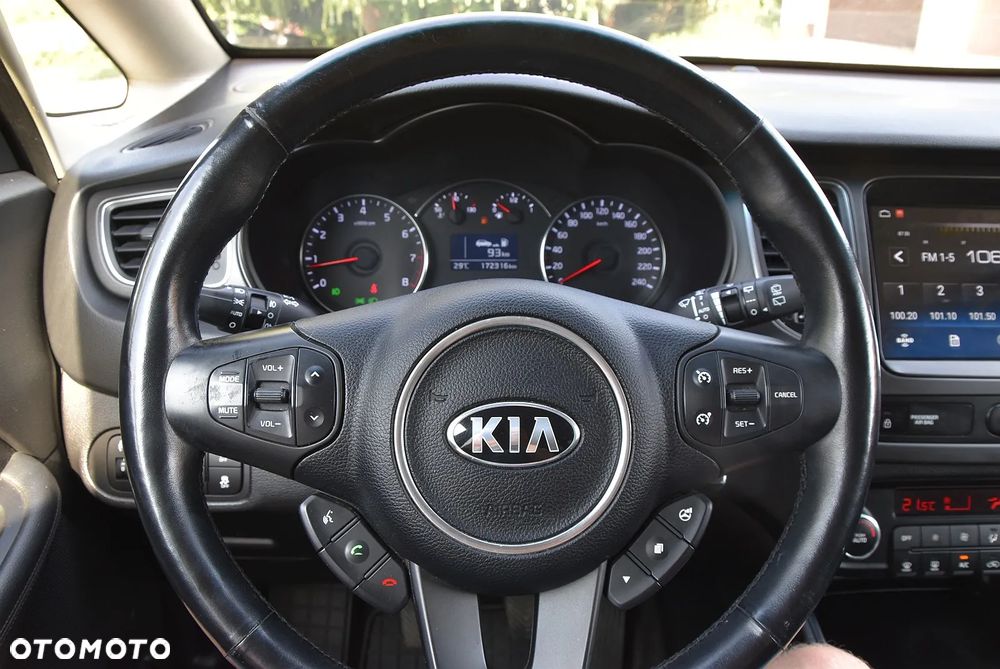 Kia Carens - 28