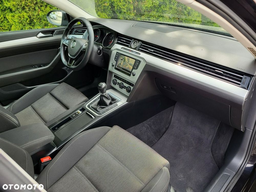Volkswagen Passat - 13